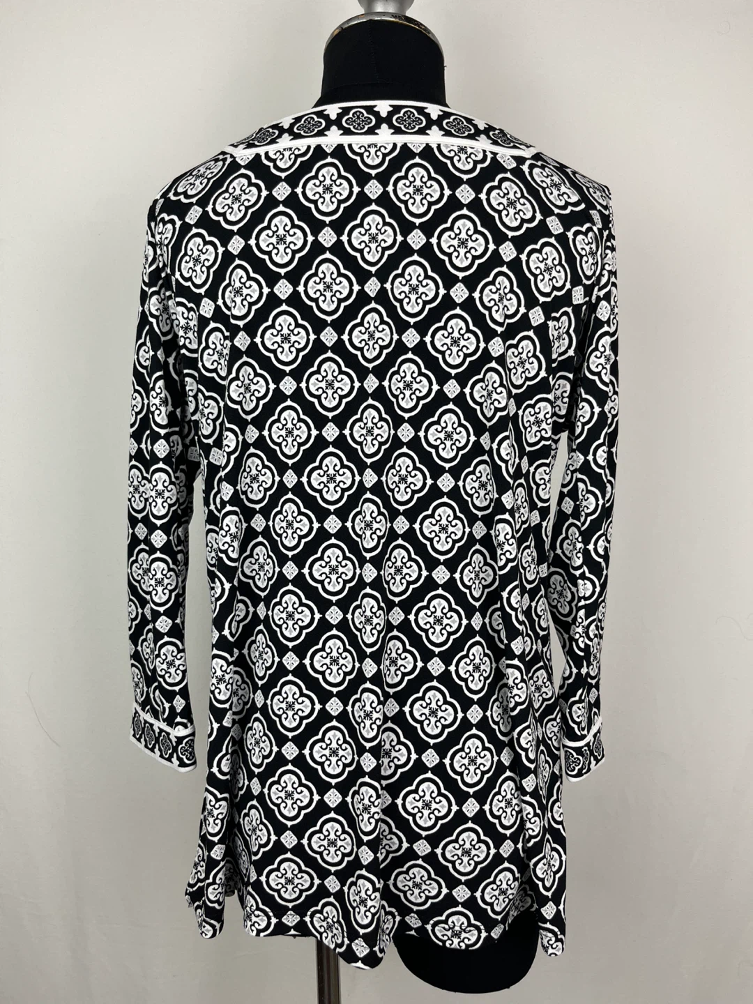 Magnolia Grace Black & White top Size M - photo 2