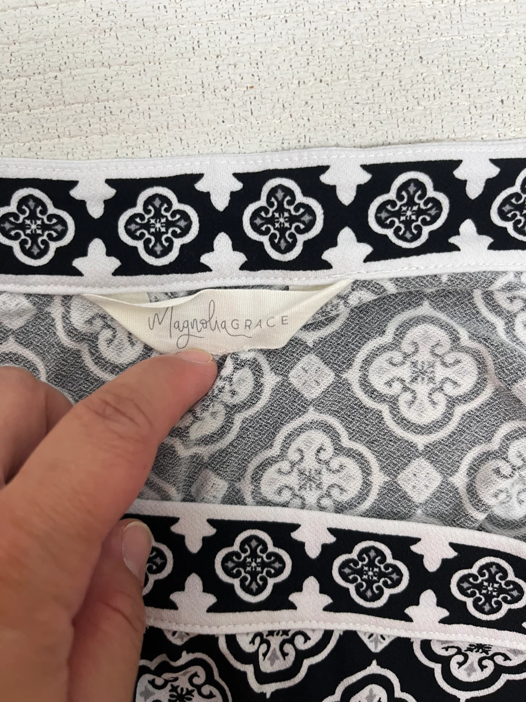 Magnolia Grace Black & White top Size M - photo 3