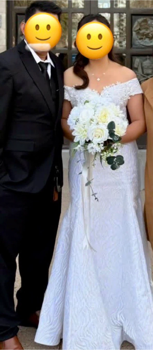 Beautiful mermaid-cut wedding gown 🤍 - photo 2