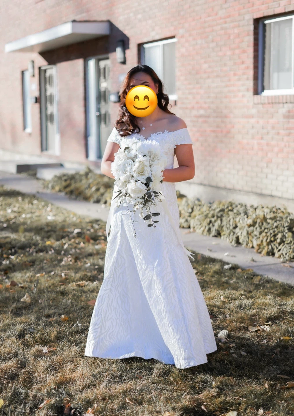 Beautiful mermaid-cut wedding gown 🤍