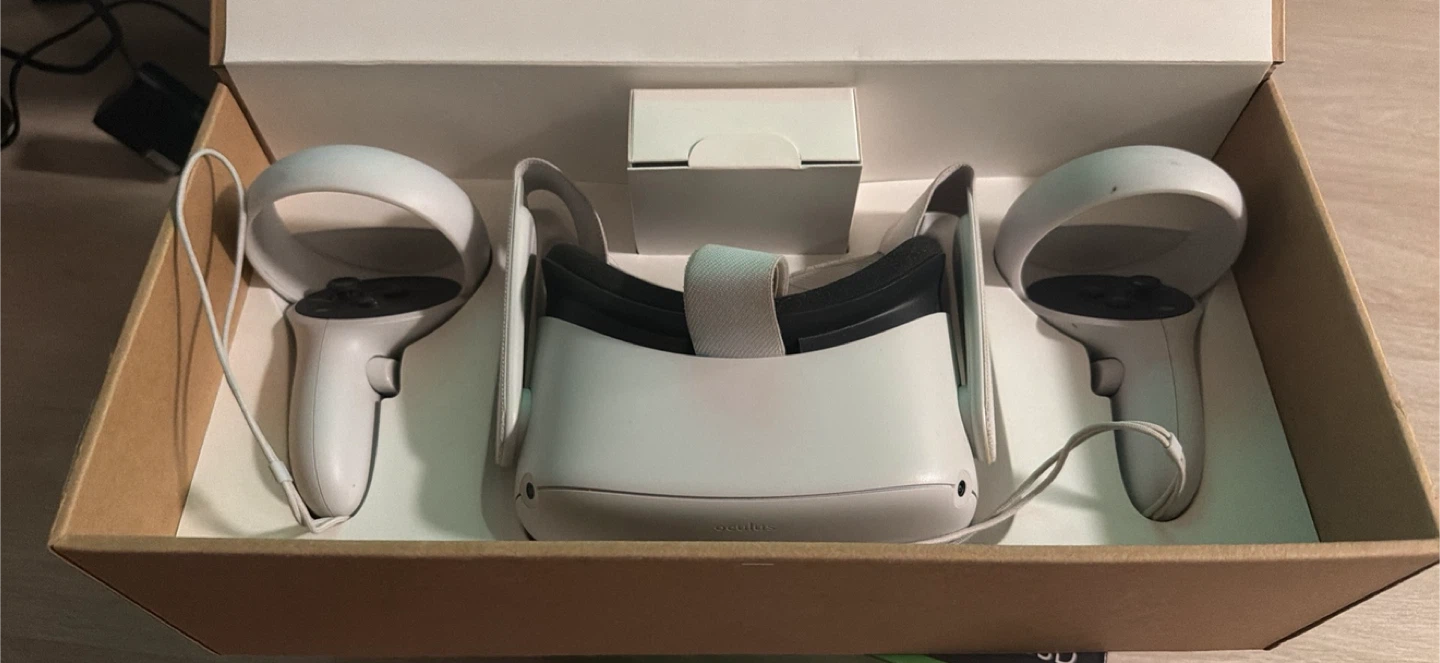 Oculus Quest 2 VR Headset - Like New! - photo 3