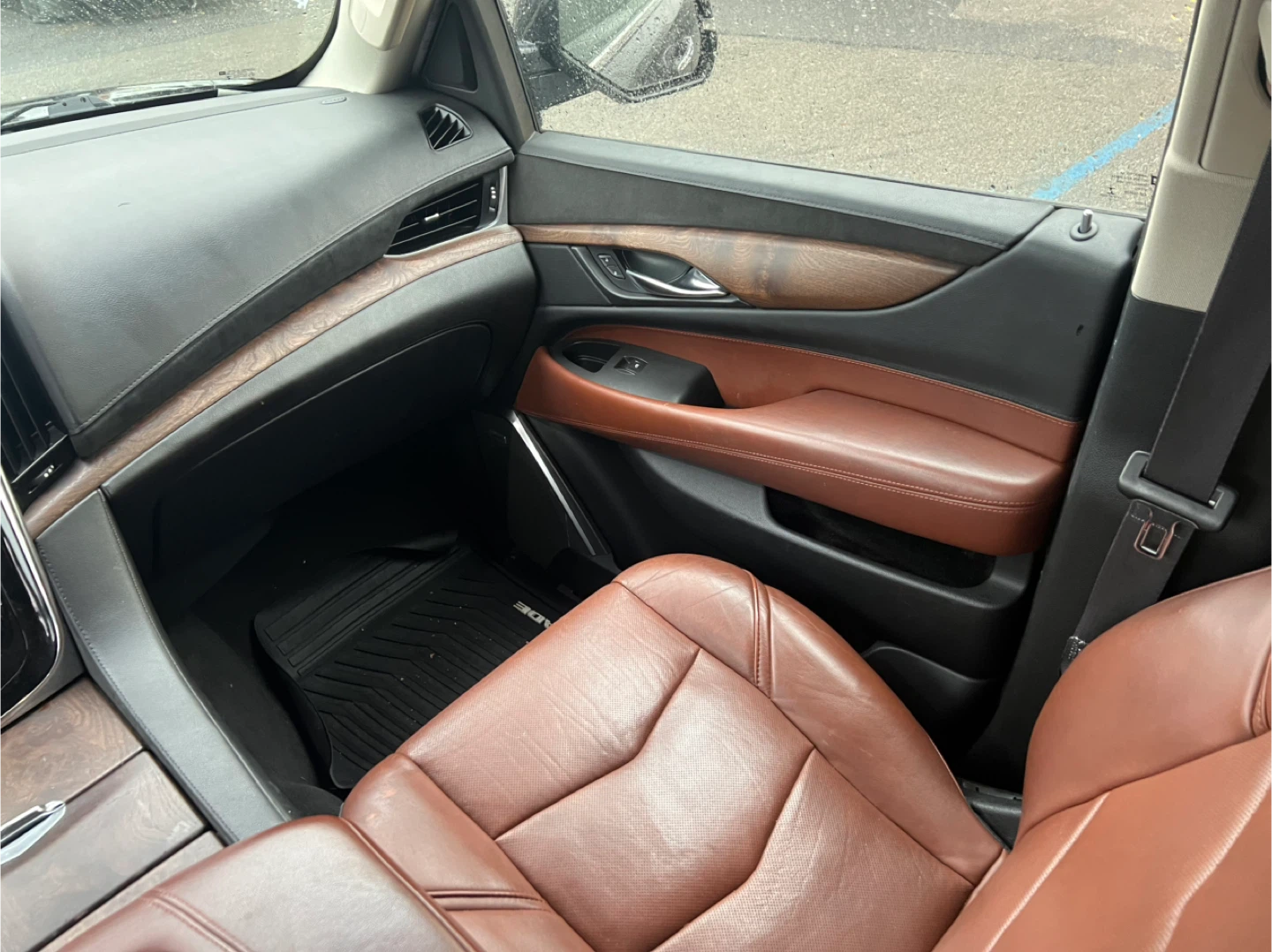 Cadillac Escalade Interior - Seats & Dash - photo 4