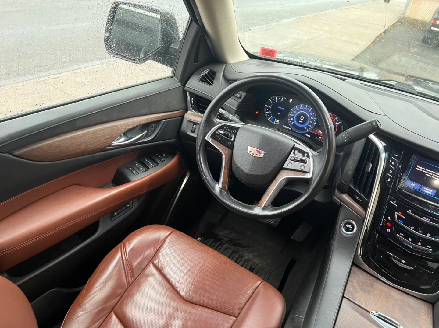 Cadillac Escalade Interior - Seats & Dash - photo 3