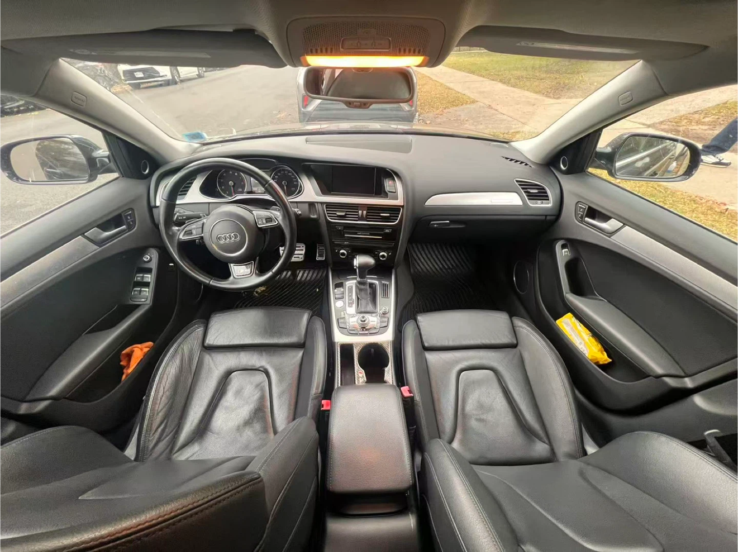 Audi A4 Interior - photo 2