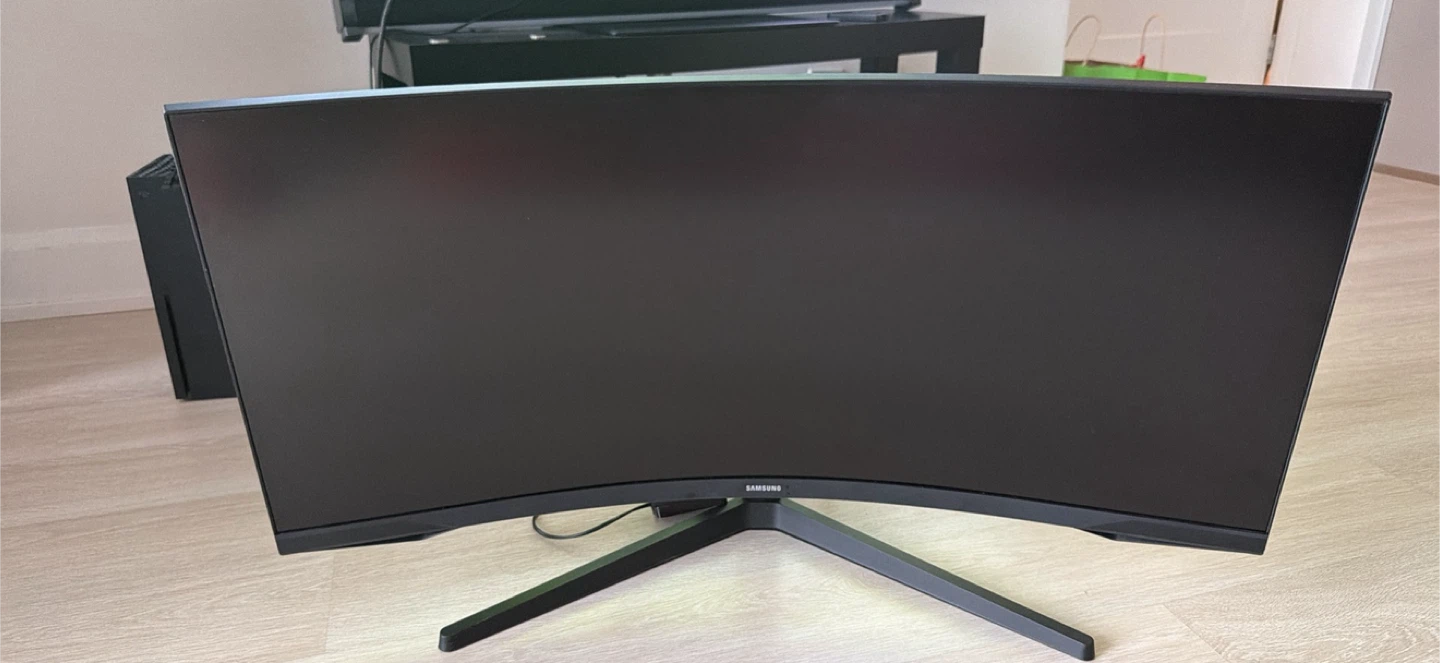 Samsung 34' Odyssey G5 Ultra-Wide Gaming Monitor - photo 3