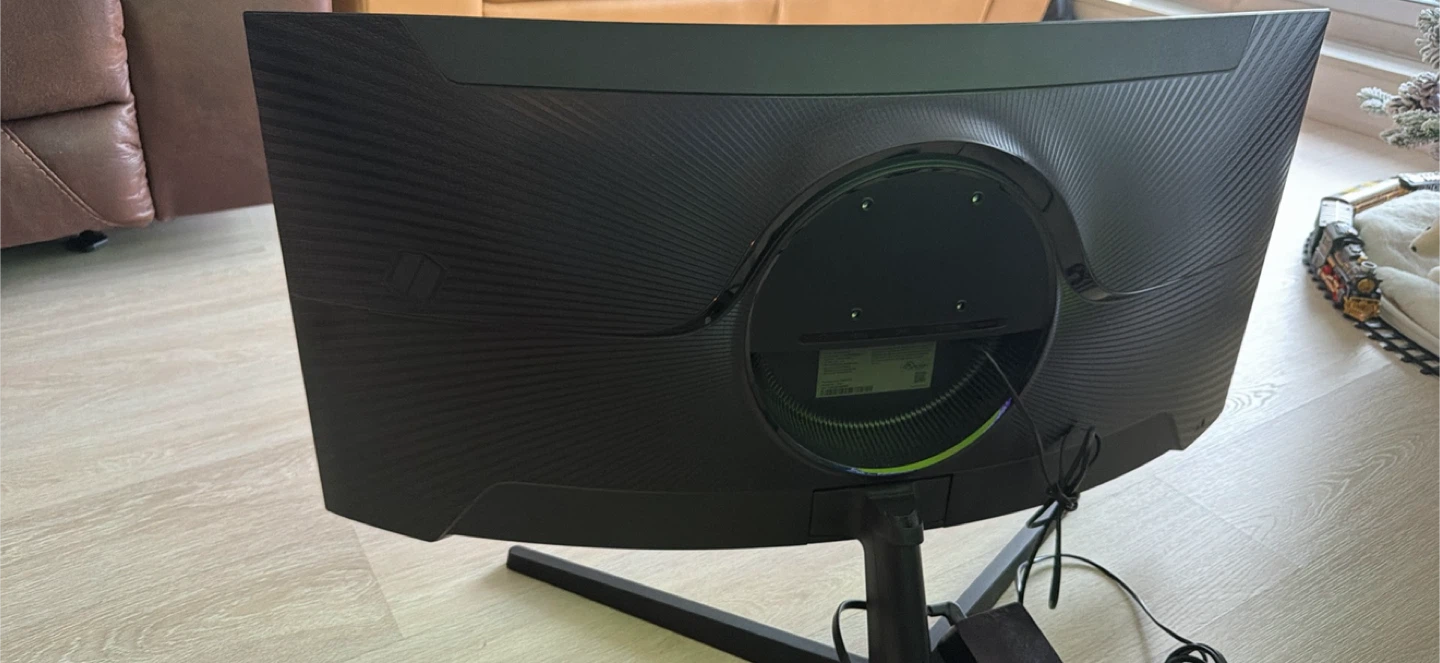 Samsung 34' Odyssey G5 Ultra-Wide Gaming Monitor - photo 2