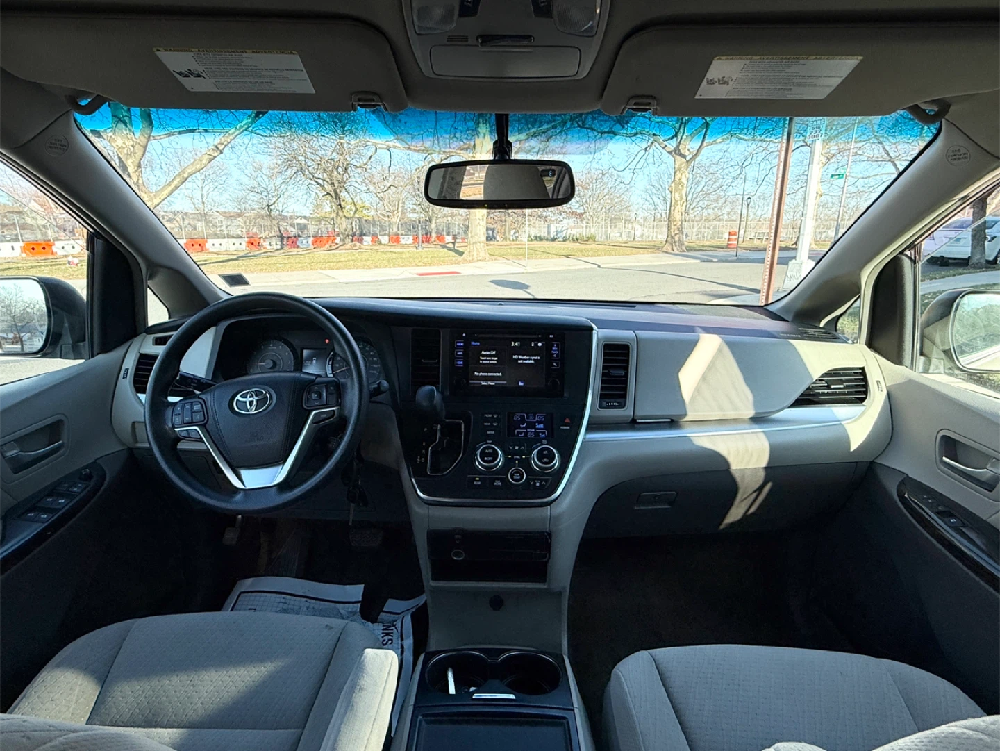 2015 Toyota Sienna LE - photo 2