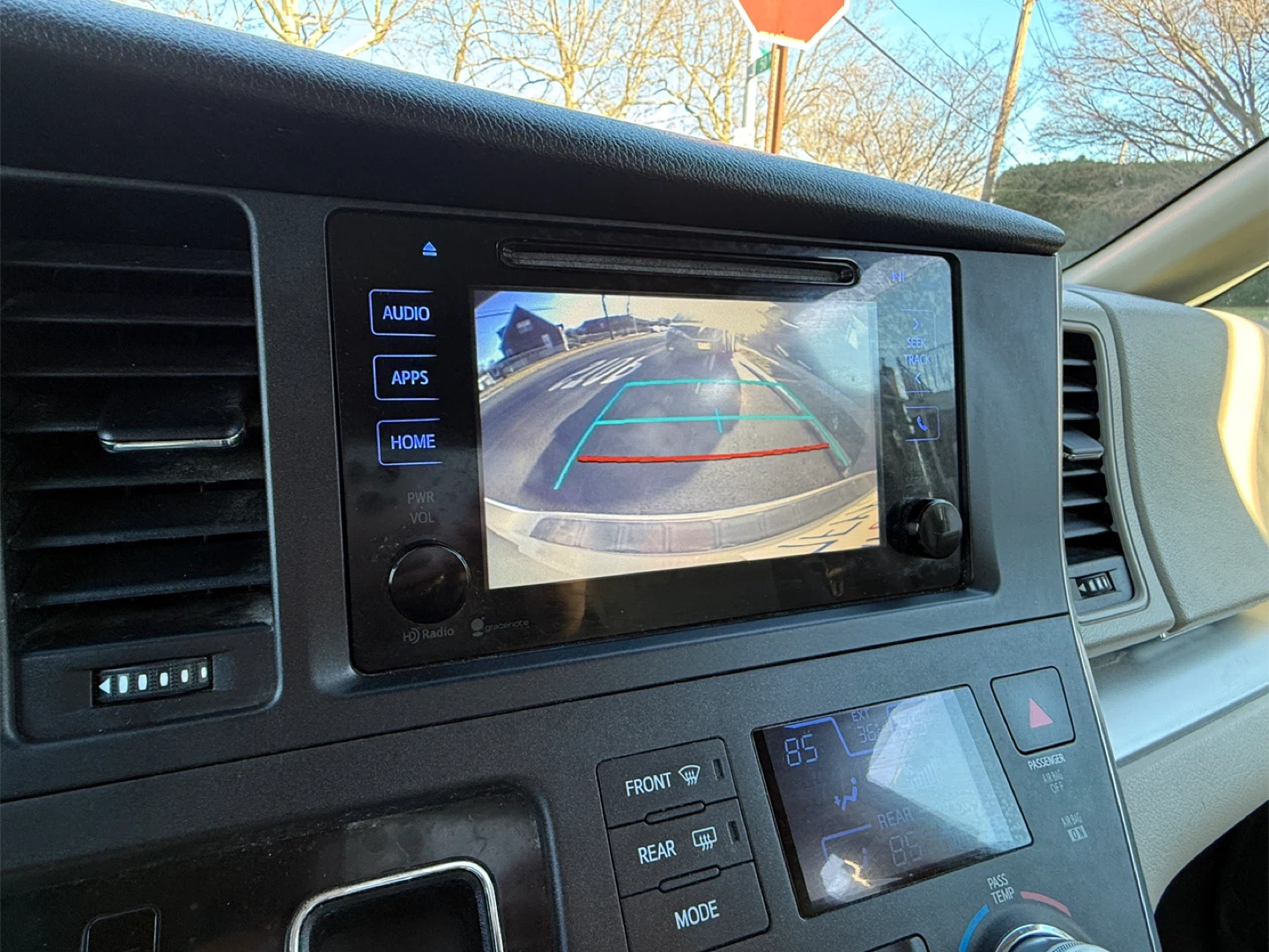 2015 Toyota Sienna LE - photo 3