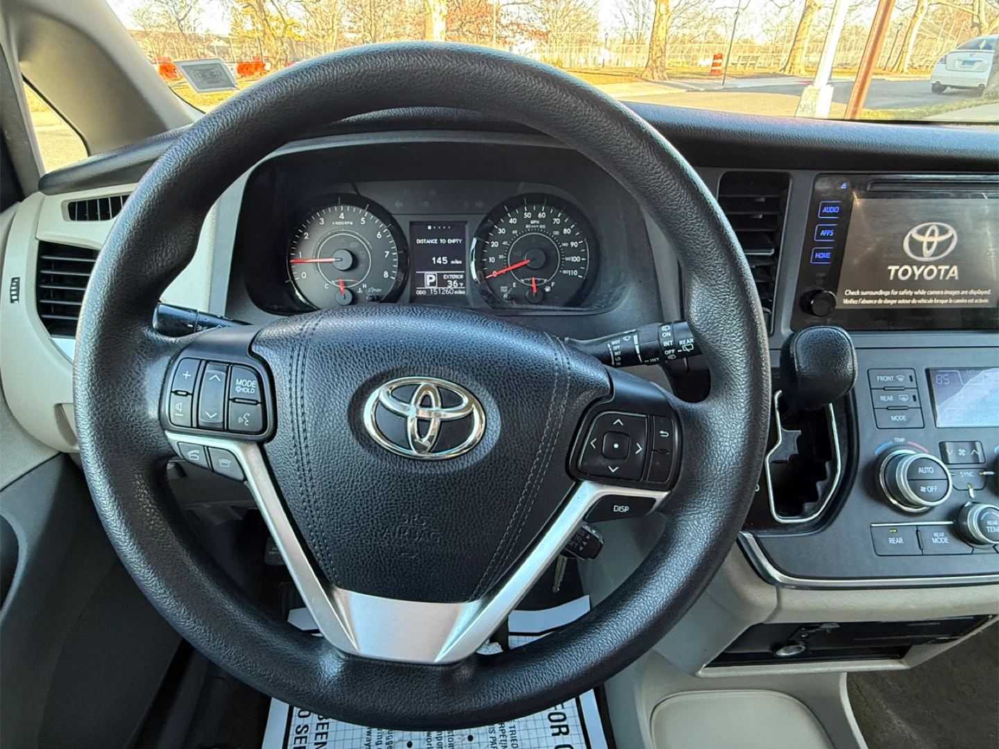 2015 Toyota Sienna LE - photo 4