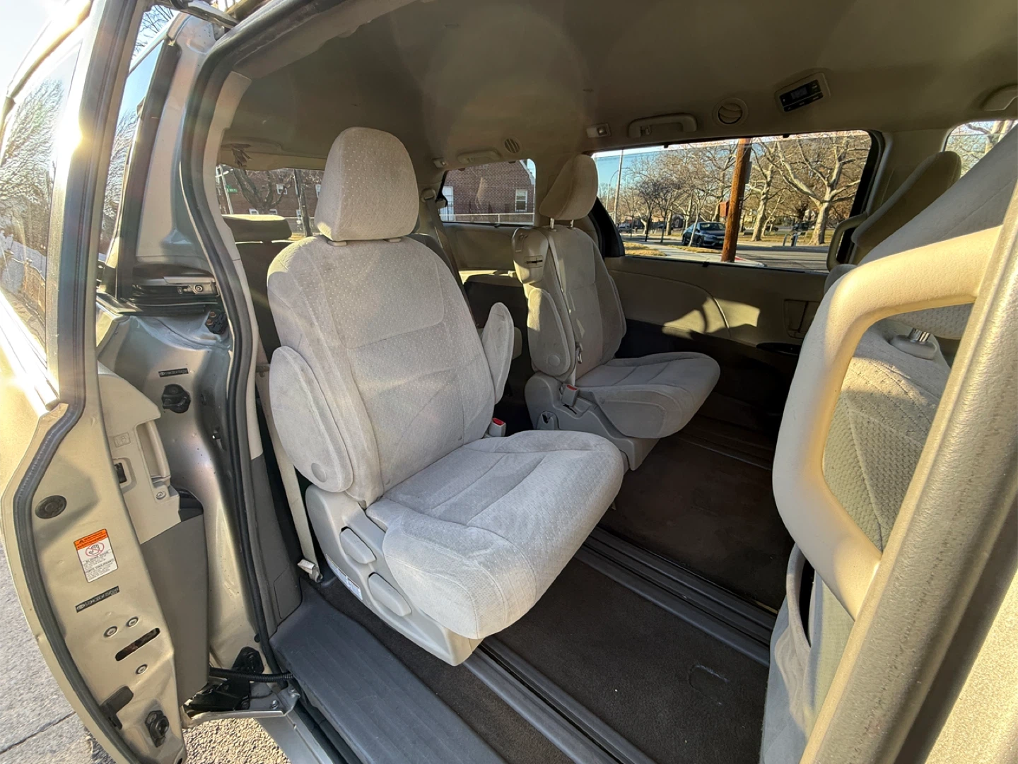 2015 Toyota Sienna LE - photo 5