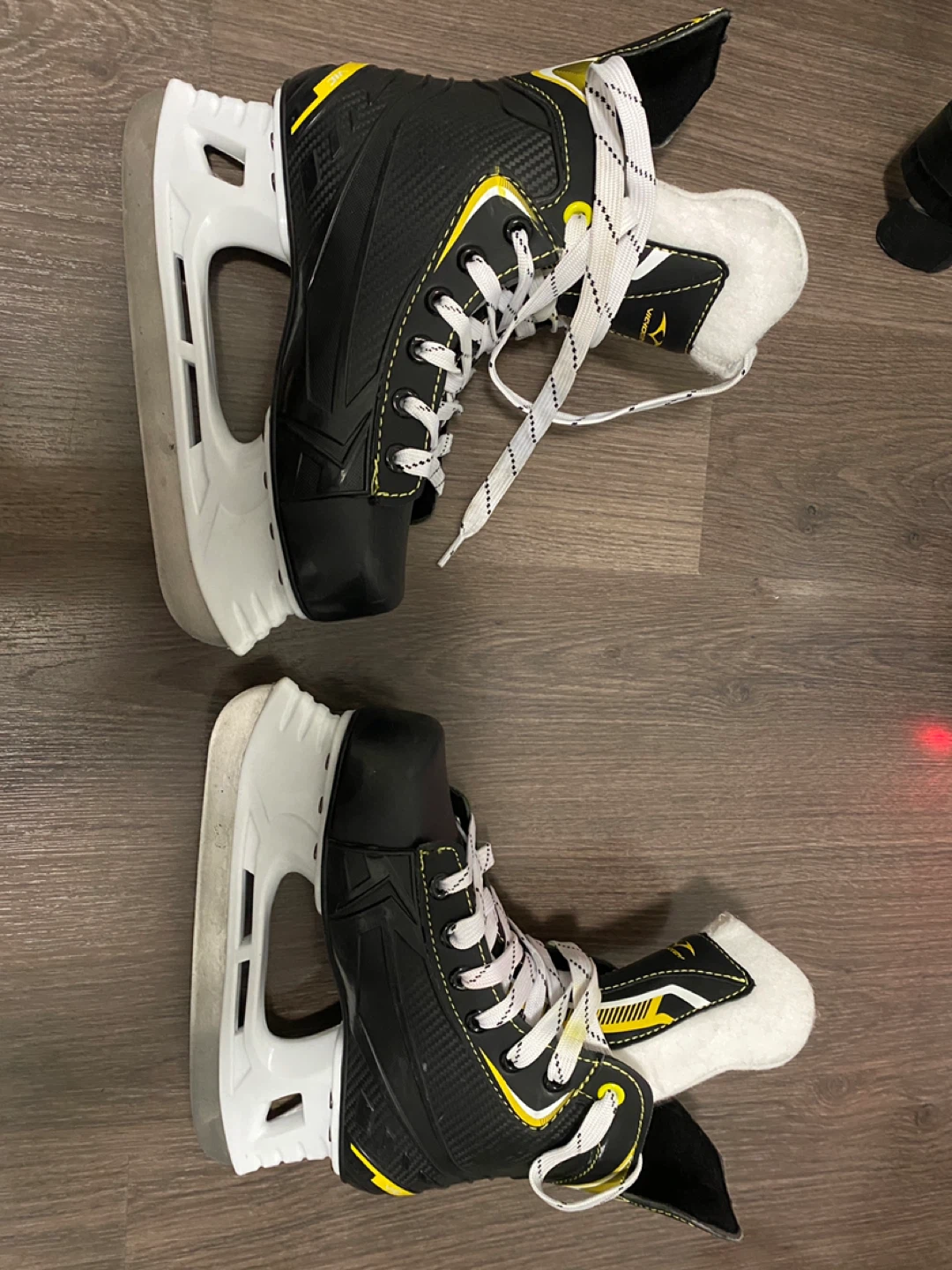 VicTory Hockey Skates - Size 5 US