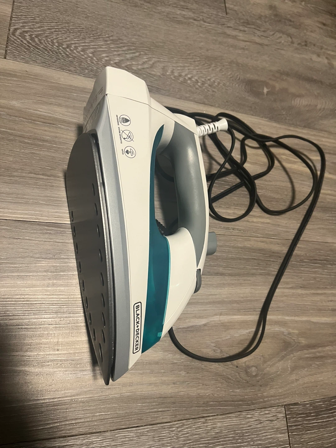 Black+Decker Light 'N Easy Steam Iron - photo 3