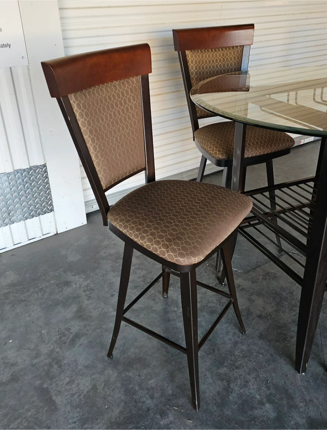 Modern 5 piece counter height dining set with swivel stools - photo 4