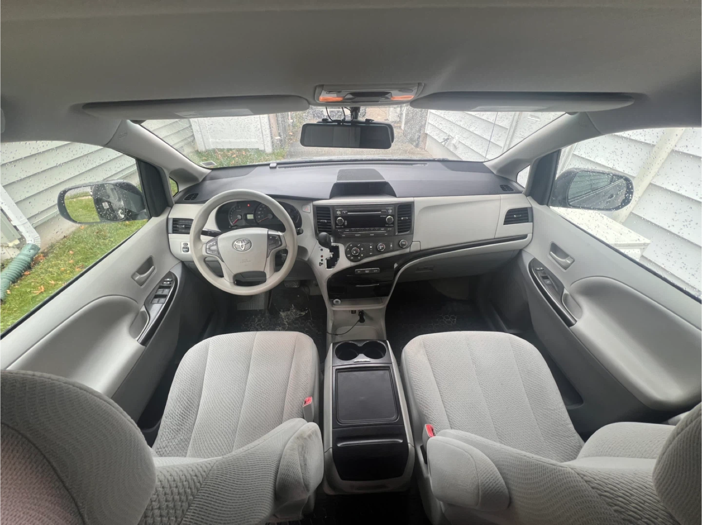 2012 Toyota Sienna LE - photo 2