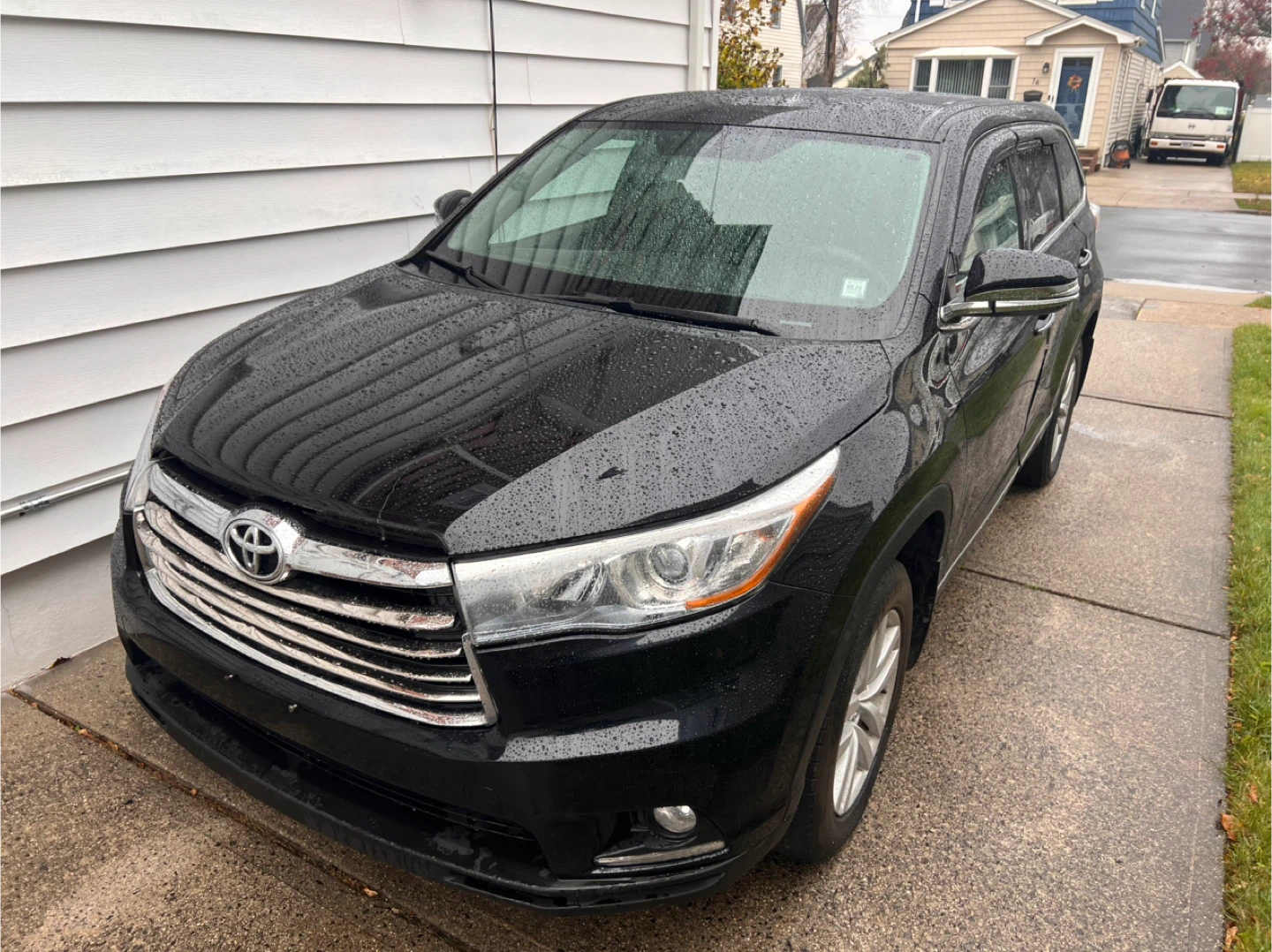 Toyota Highlander Black SUV
