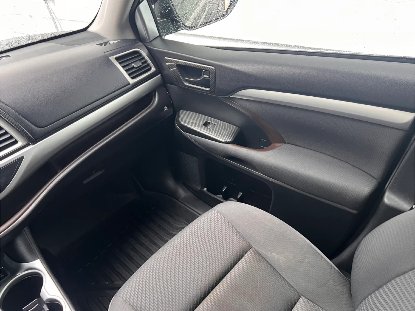 Toyota Highlander Black SUV - photo 4