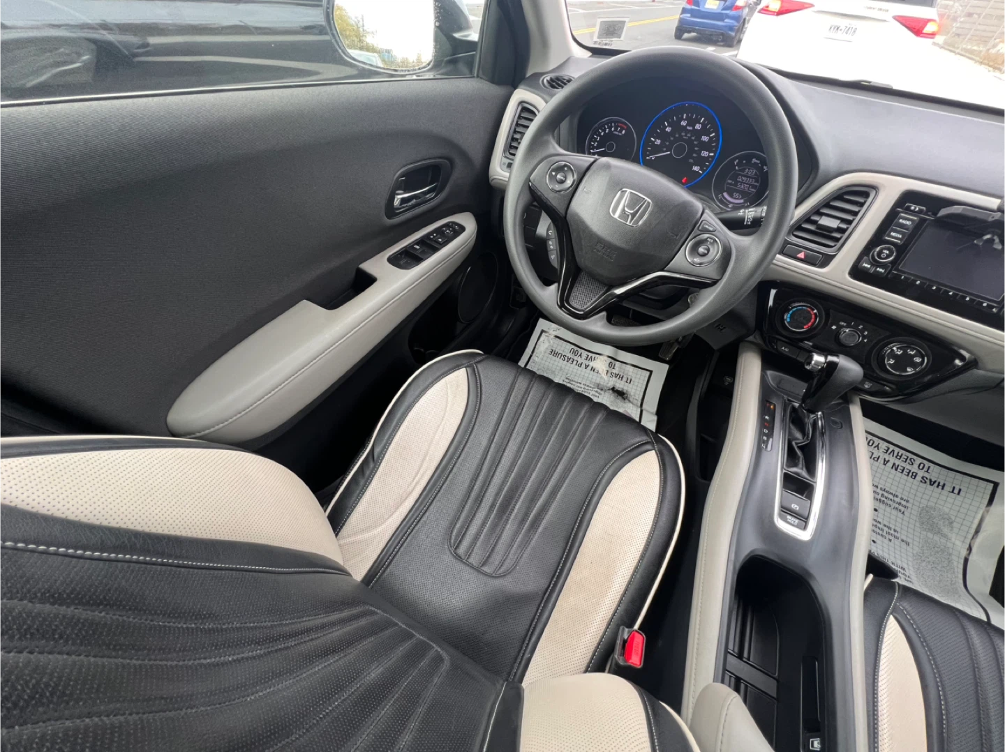 Honda HR-V Car Interior - photo 3