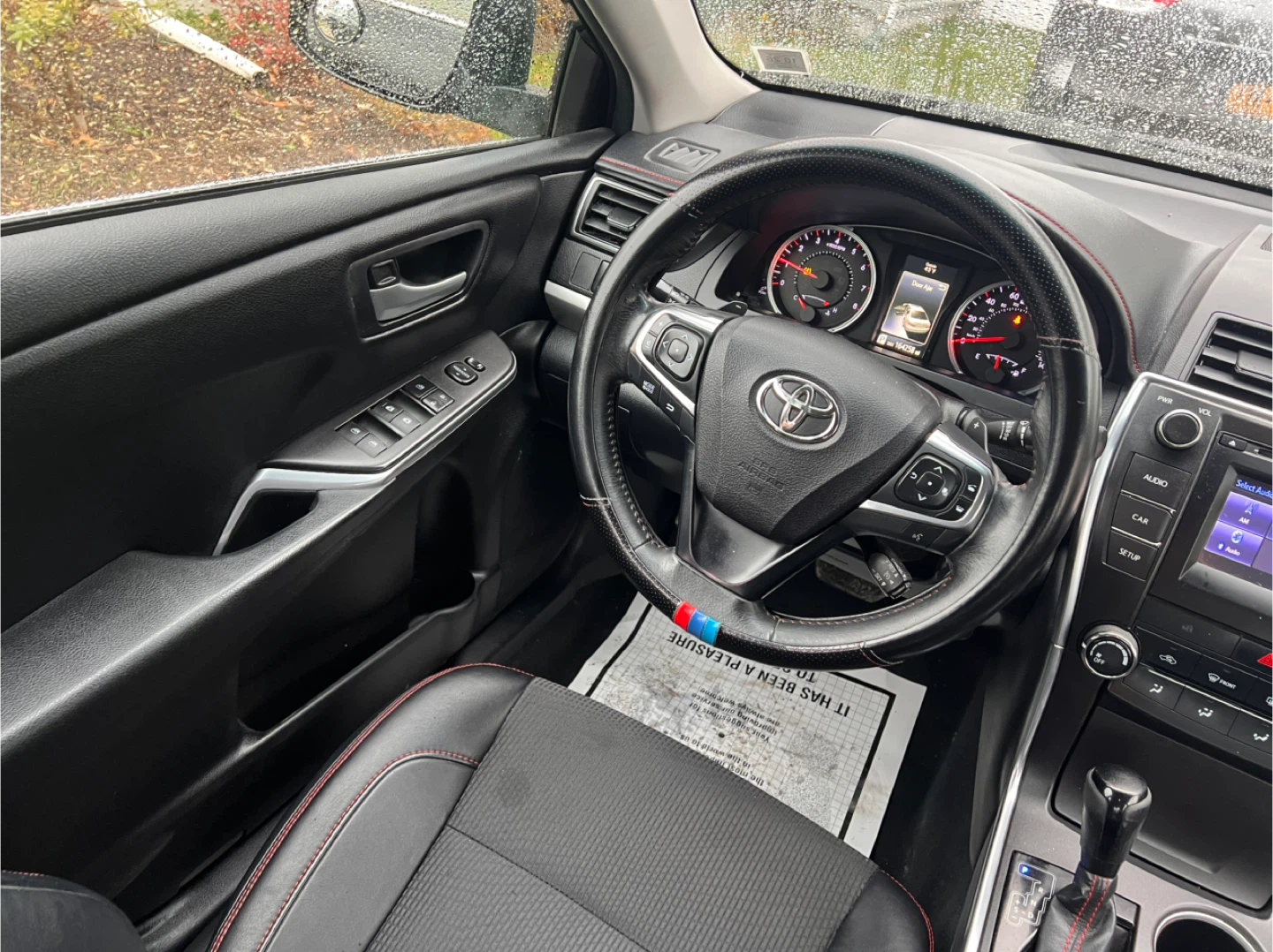 2017 Toyota Camry SE - photo 3
