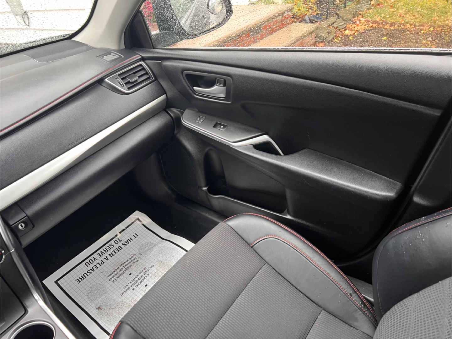 2017 Toyota Camry SE - photo 4
