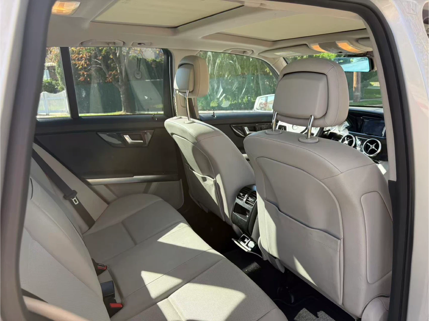 Mercedes-Benz GLK350 Silver SUV - photo 4
