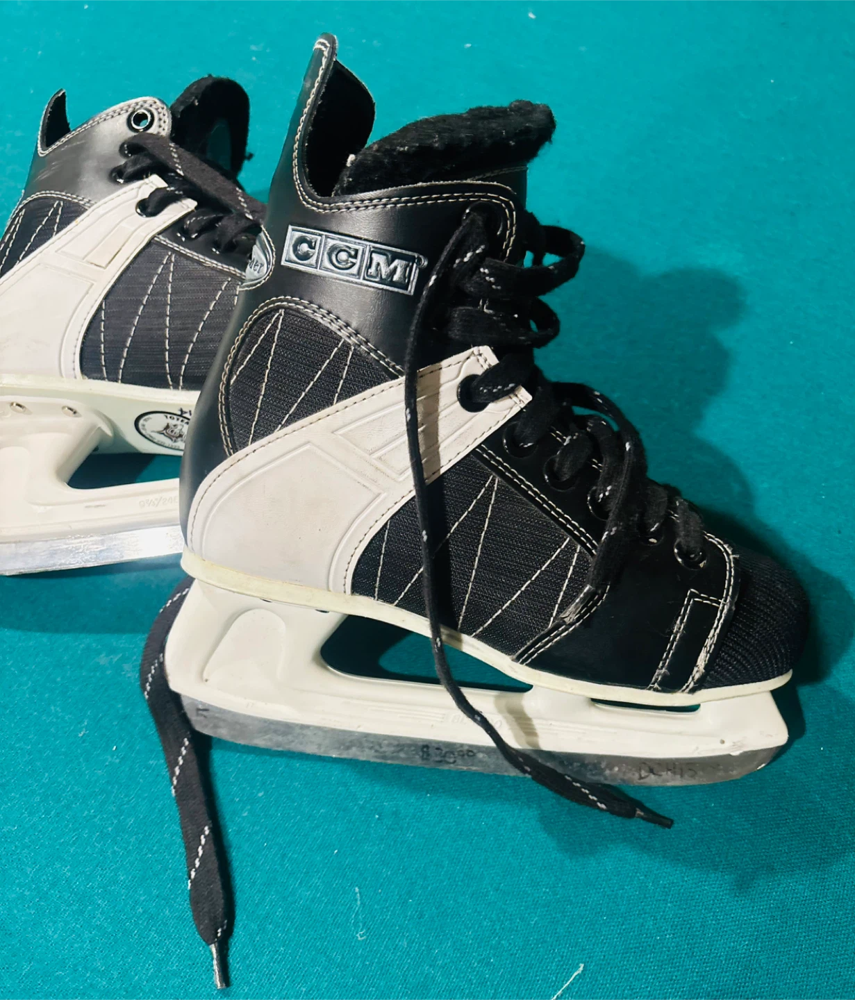 CCM Intruder Hockey Skates - Size 5 - photo 2