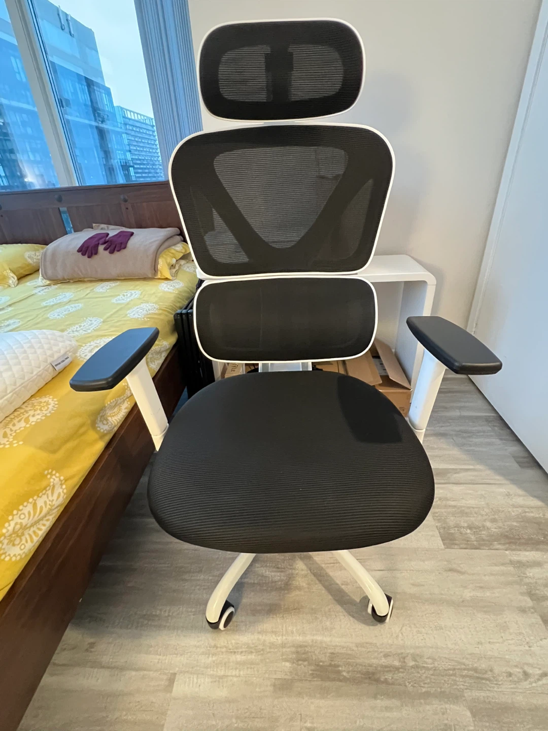 Ergonomic Office Chair - Black & White - photo 2