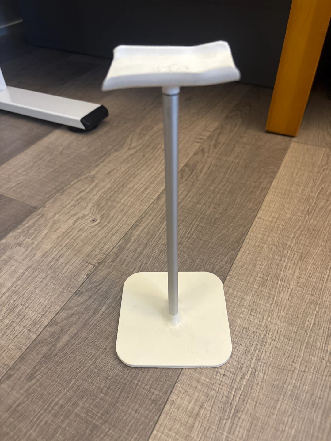 Headphone Stand - White/Silver