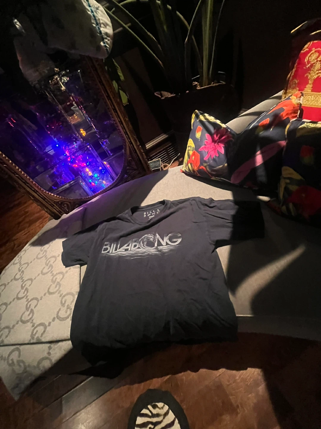 Billabong Graphic Tee - Size Medium - photo 4