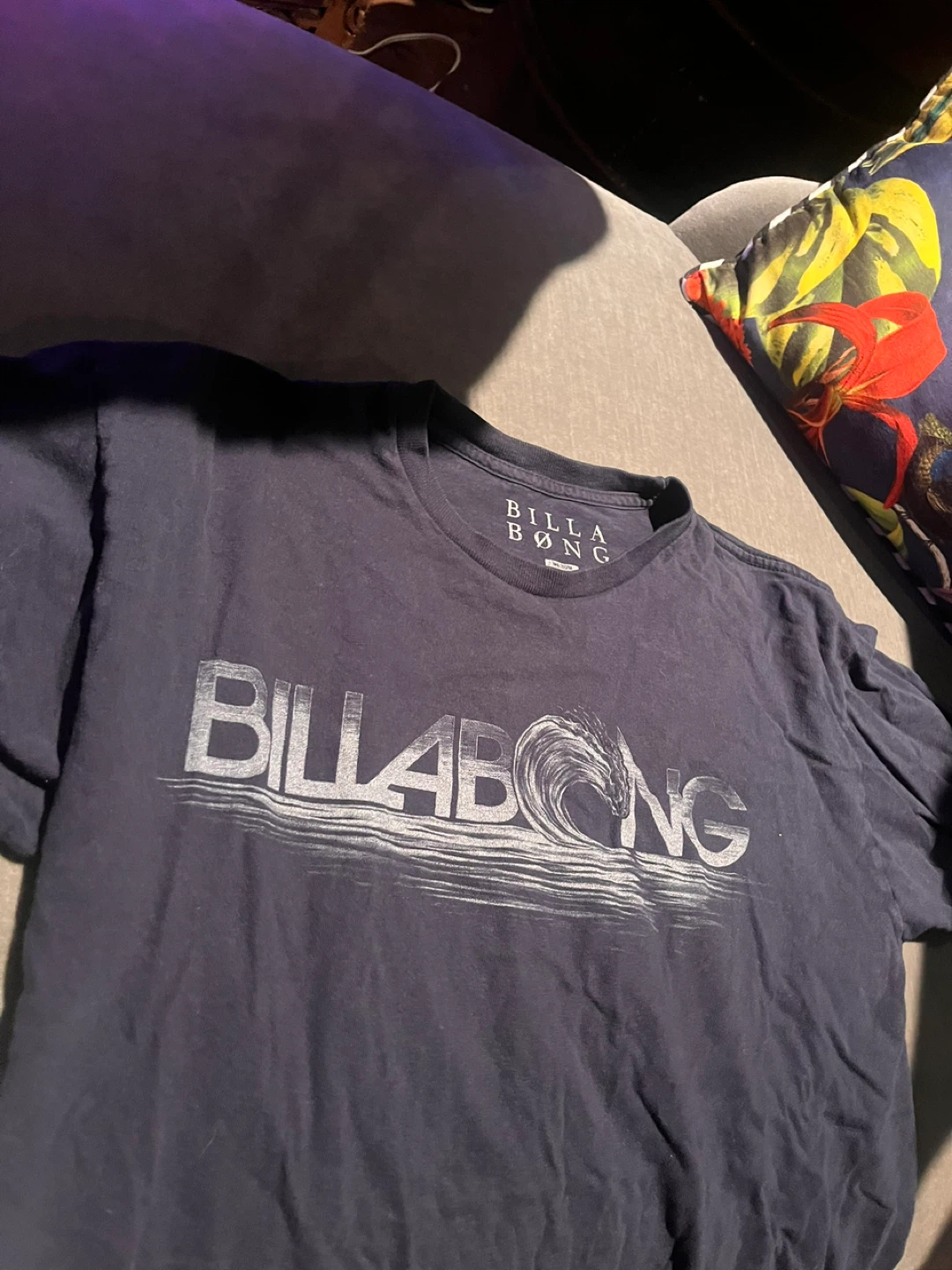 Billabong Graphic Tee - Size Medium - photo 2