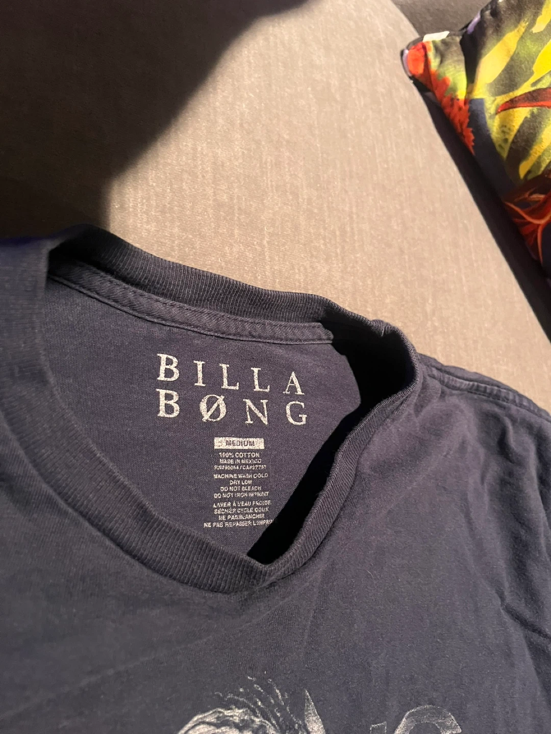 Billabong Graphic Tee - Size Medium - photo 3