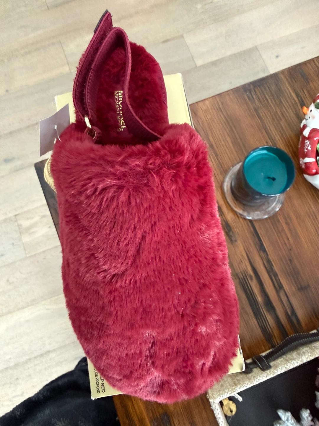 Michael Kors Fuzzy Slippers - Size 9- New in Box! - photo 3