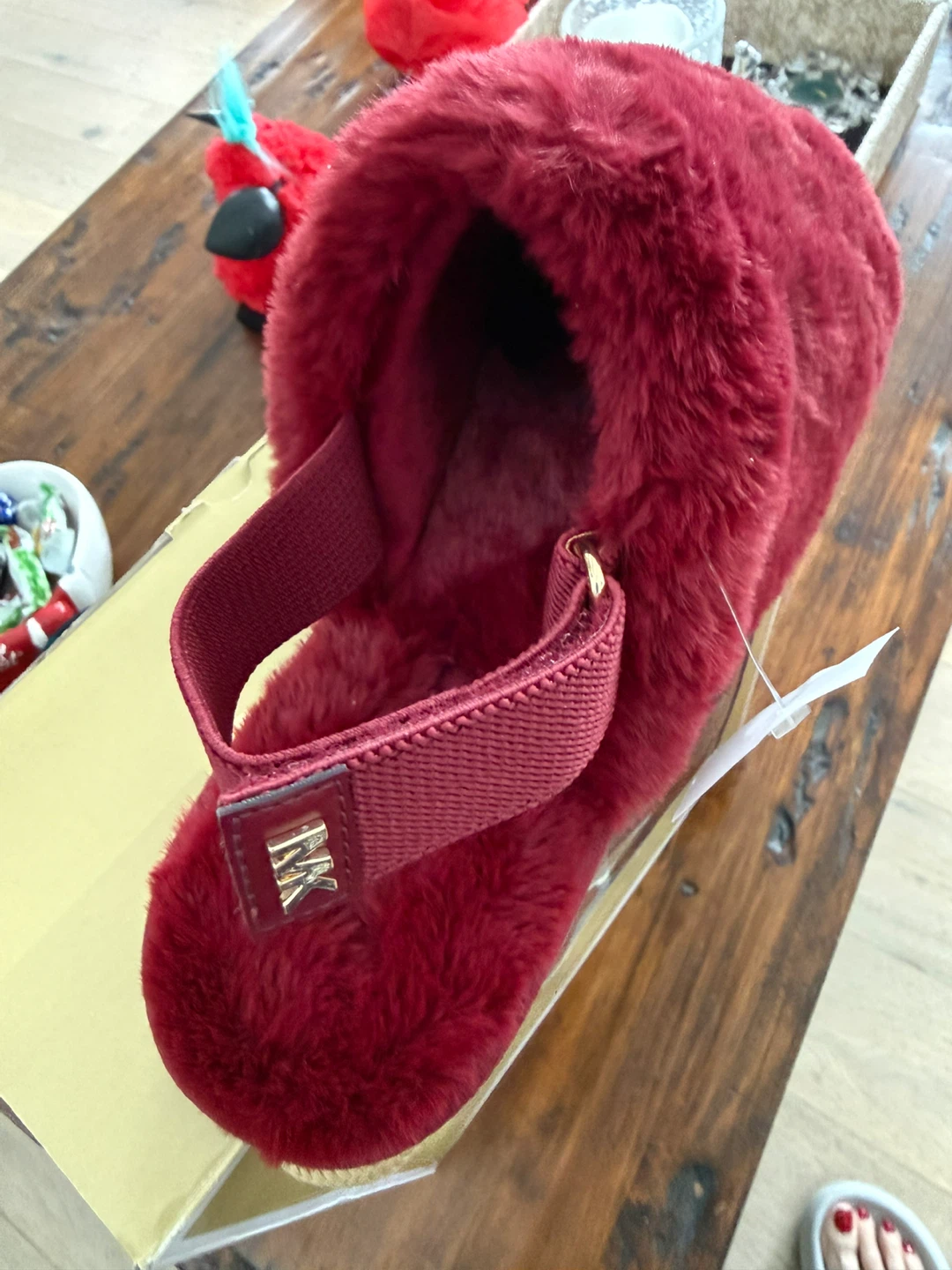 Michael Kors Fuzzy Slippers - Size 9- New in Box! - photo 5