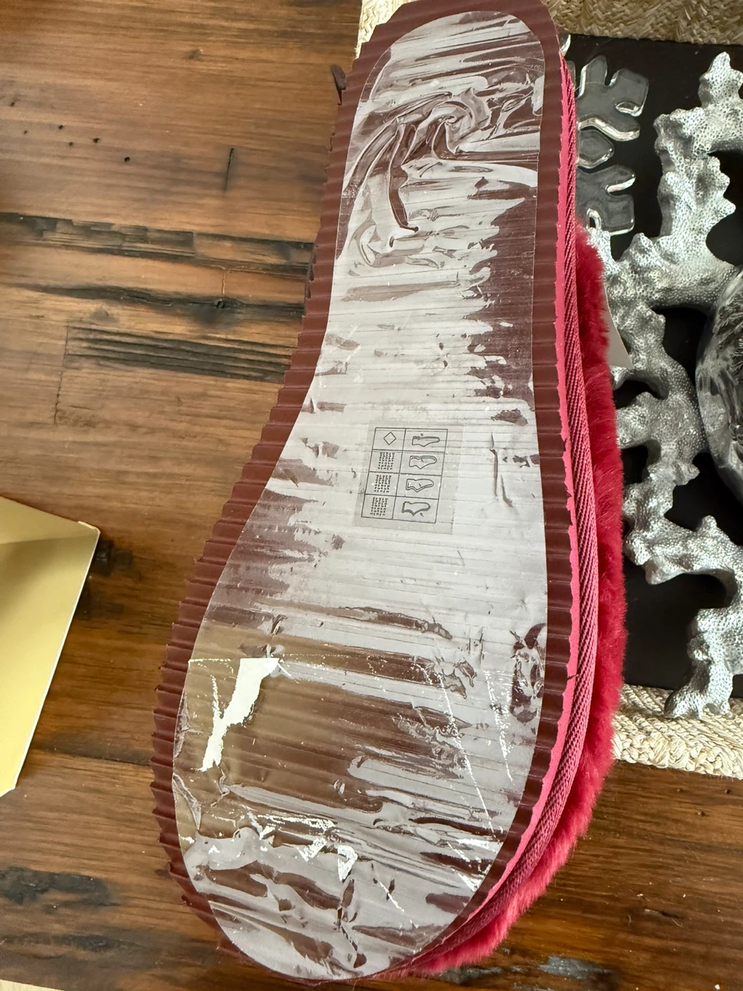Michael Kors Fuzzy Slippers - Size 9- New in Box! - photo 4