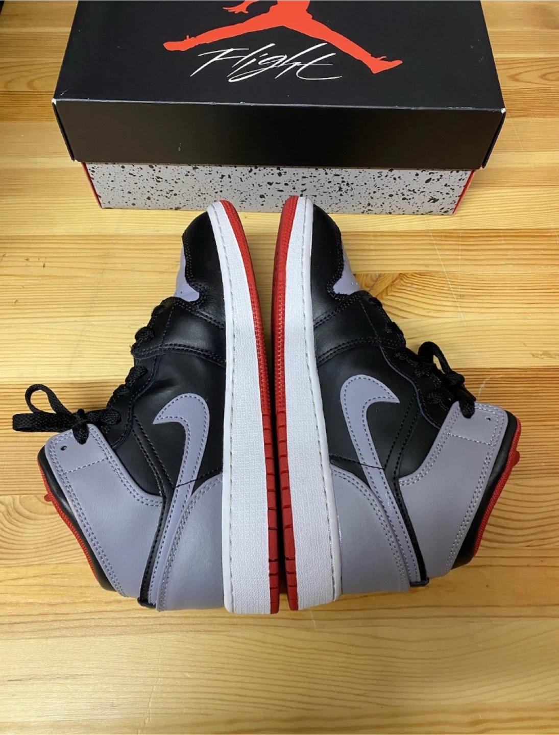 Air Jordan 1 Mid Bred Shadow- Size 5.5Y - photo 5