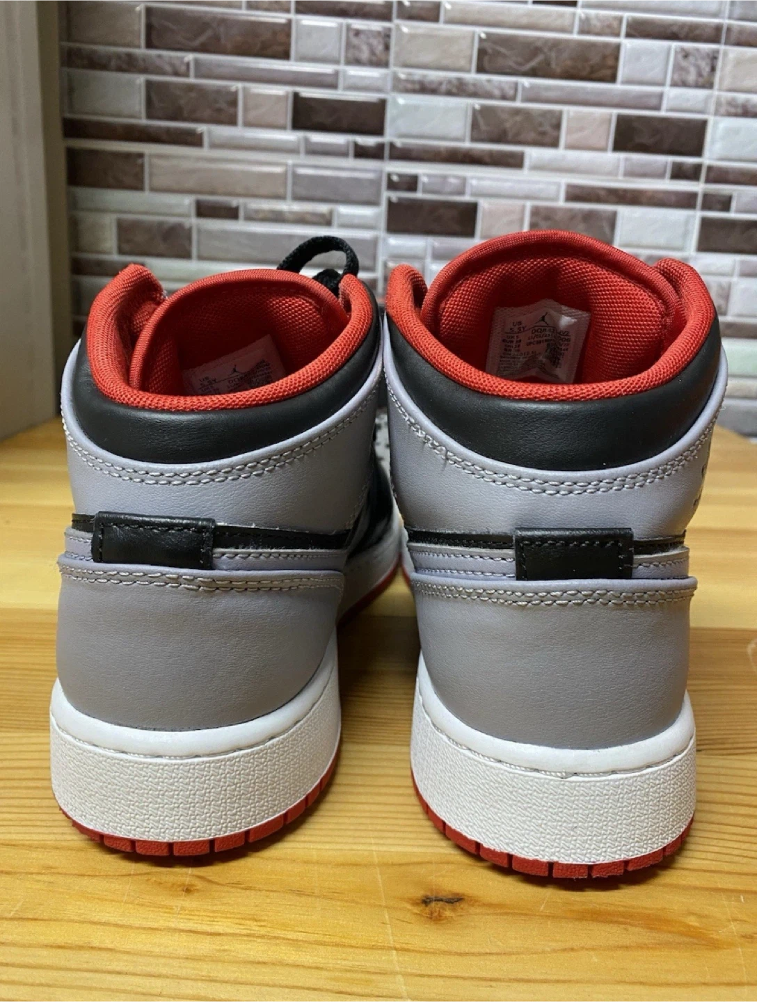 Air Jordan 1 Mid Bred Shadow- Size 5.5Y - photo 4