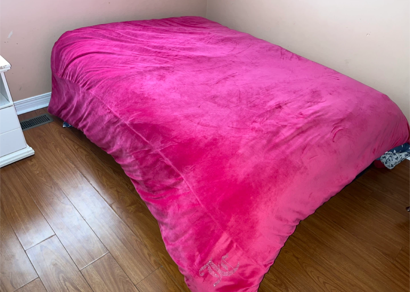 Juicy Couture Pink Velvet Comforter Set - photo 5