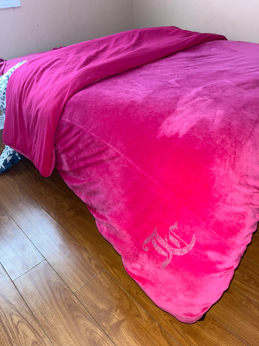 Juicy Couture Pink Velvet Comforter Set - photo 2