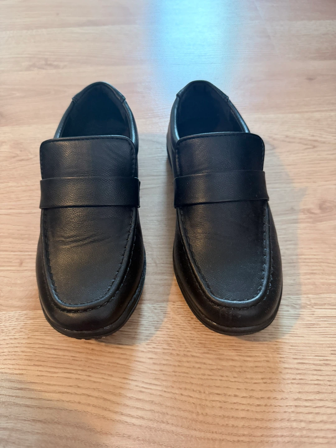 Boys Black Leather Loafers- size 1🧡 - photo 2