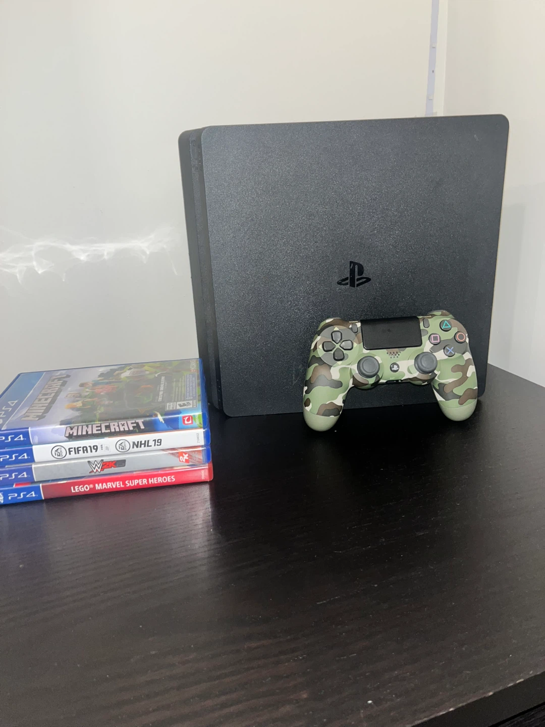 1 TB PS4 Slim + games + controller