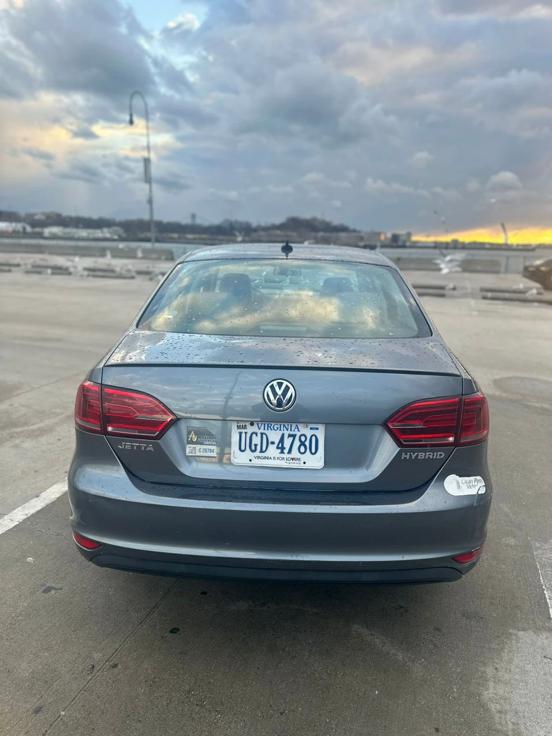 Volkswagen Jetta Hybrid Sedan - photo 4