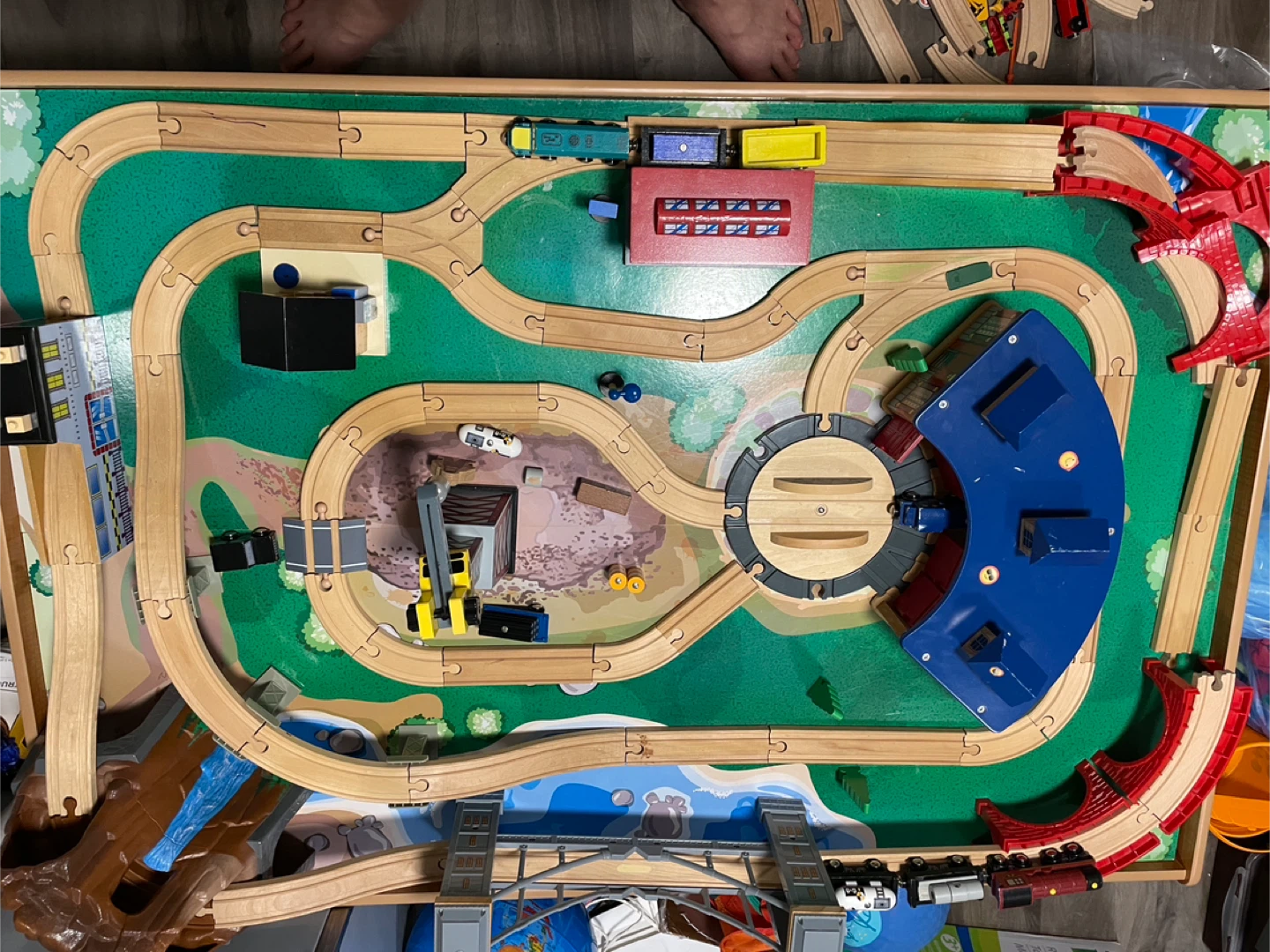 Imaginarium Express Roundhouse Train Table - photo 2