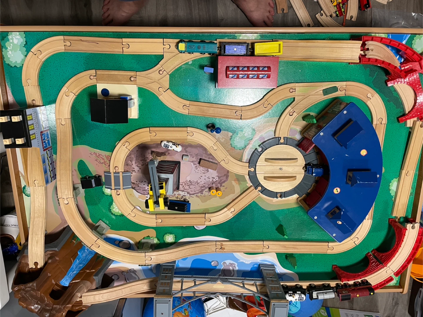 Imaginarium Express Roundhouse Train Table