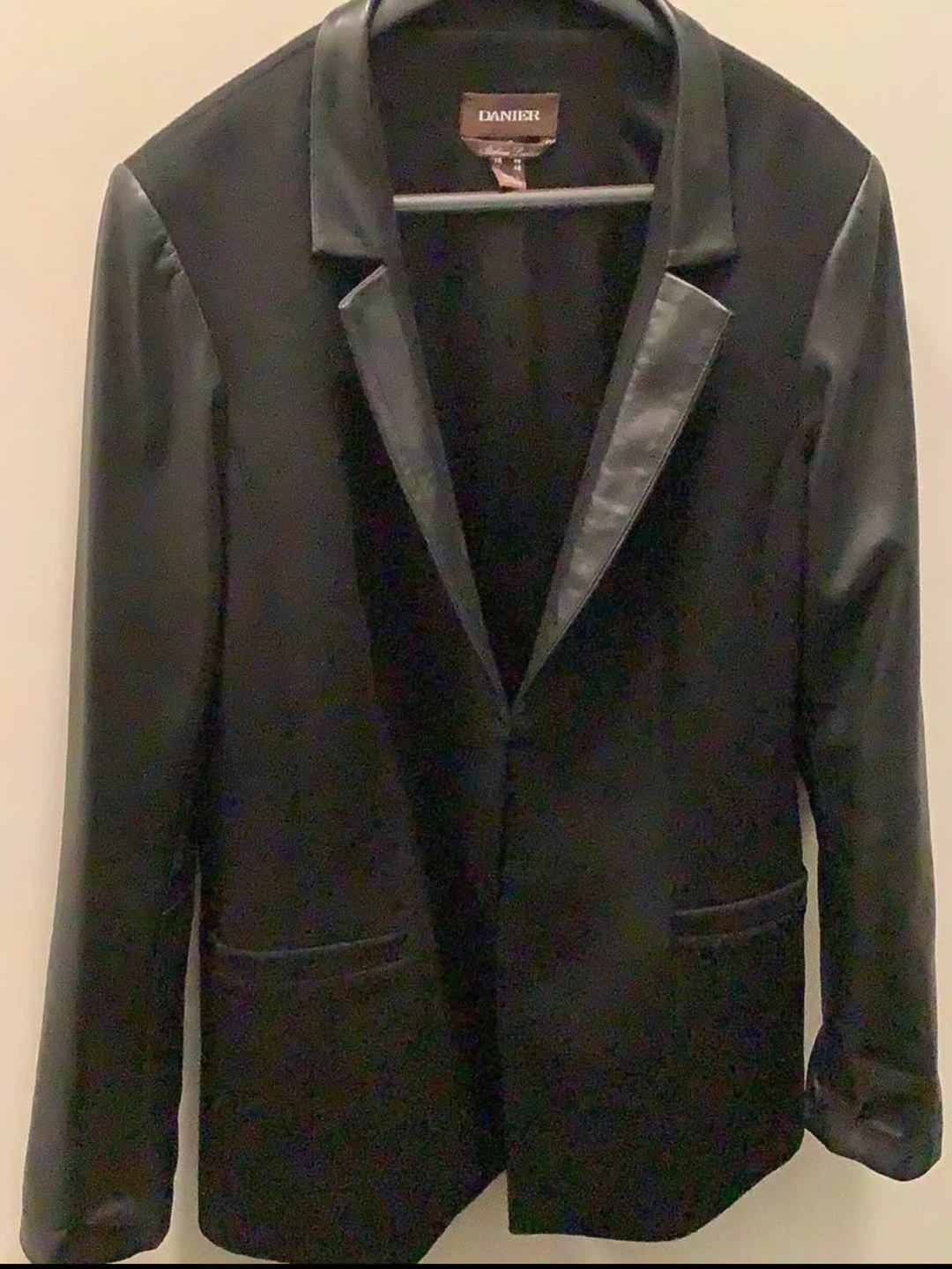 Danier Women’s Black Blazer / Light Jacket - Size L - photo 2