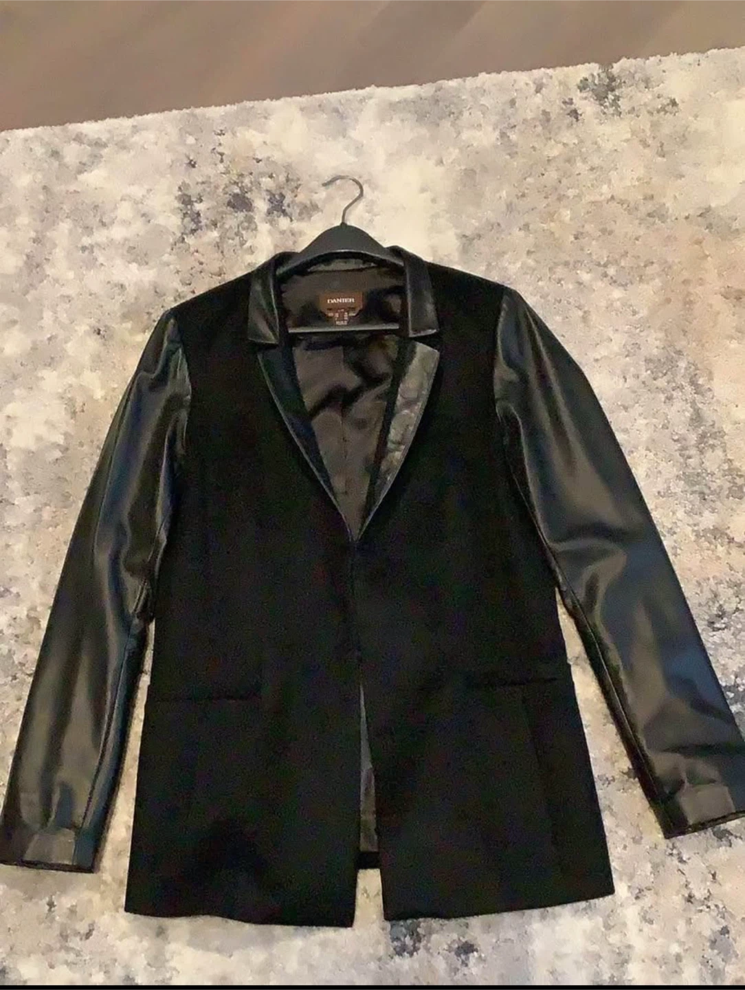 Danier Women’s Black Blazer / Light Jacket - Size L