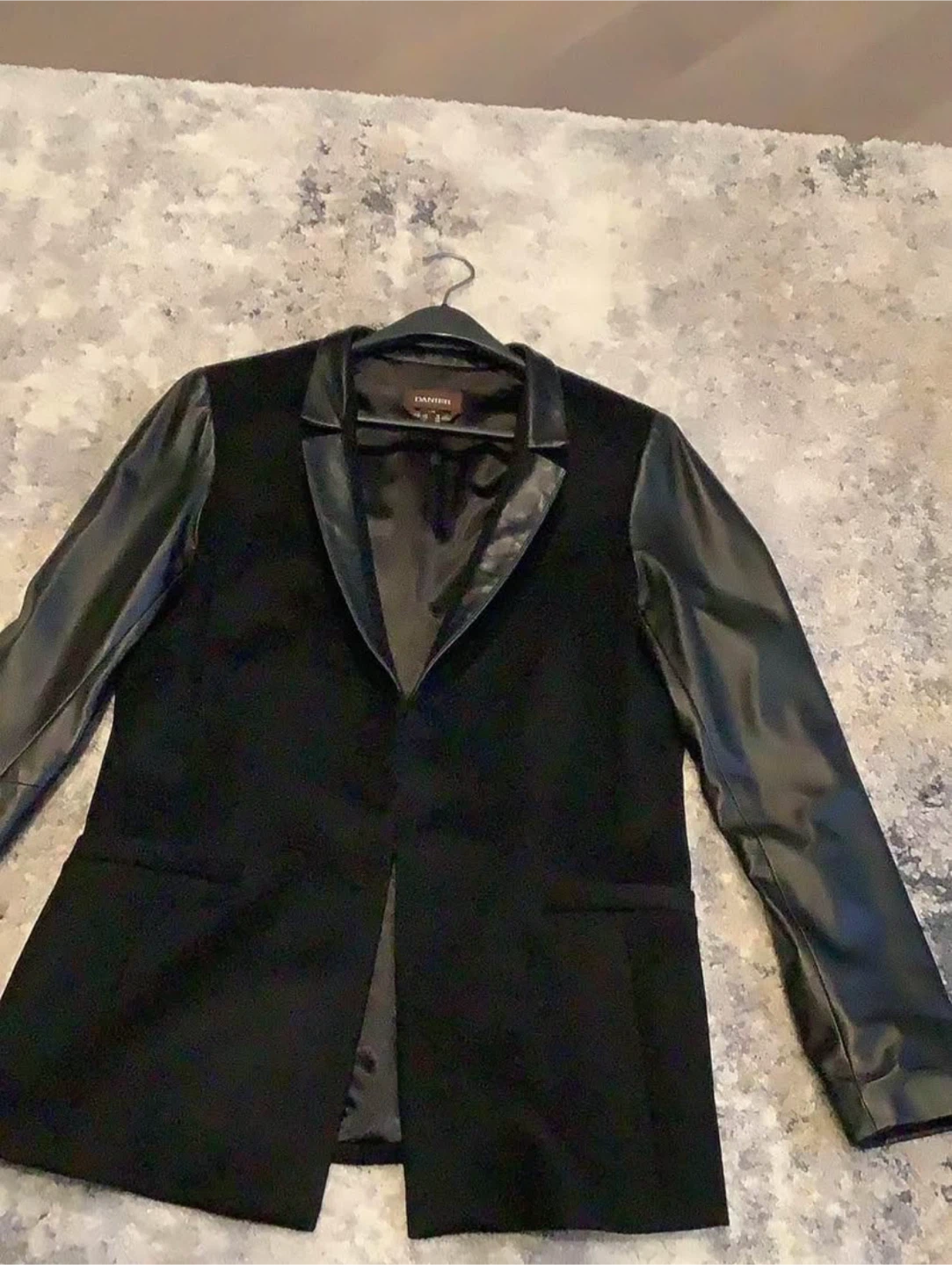 Danier Women’s Black Blazer / Light Jacket - Size L - photo 4