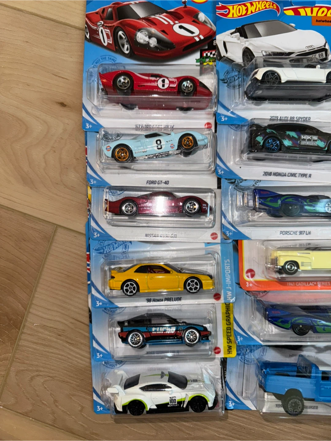 Hot Wheels 30 Diecast Cars - Variety of Models - photo 2