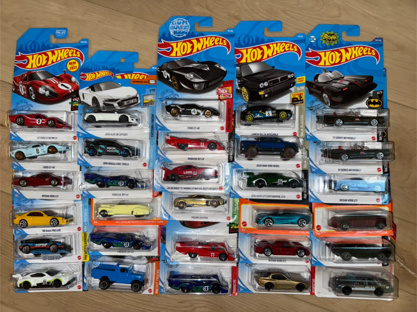 Hot Wheels 30 Diecast Cars - Variety of Models