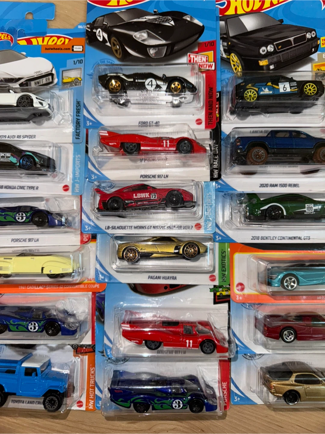 Hot Wheels 30 Diecast Cars - Variety of Models - photo 4