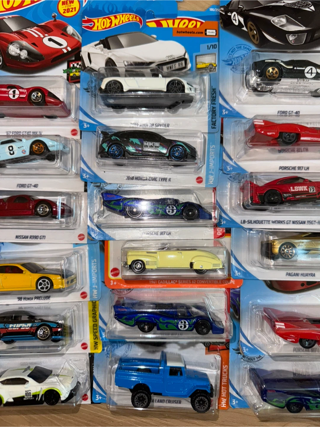 Hot Wheels 30 Diecast Cars - Variety of Models - photo 3