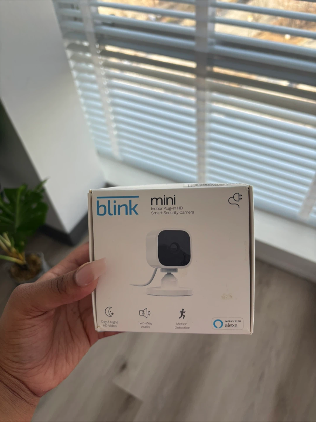 Blink Mini Indoor Plug-in HD Smart Security Camera